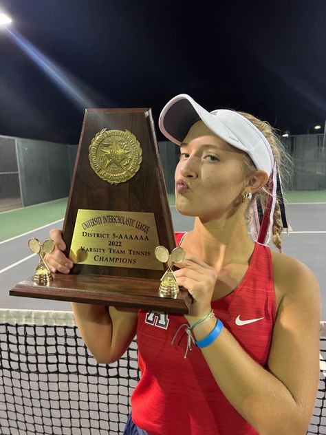 Tennis High School, Tennis Trophy Aesthetic, Varsity Tennis Aesthetic, Badminton Aesthetic Girl, Tennis Collage, Female Tennis Player Aesthetic, Tennis Motivation, Tennis Trophy, Summer Tennis