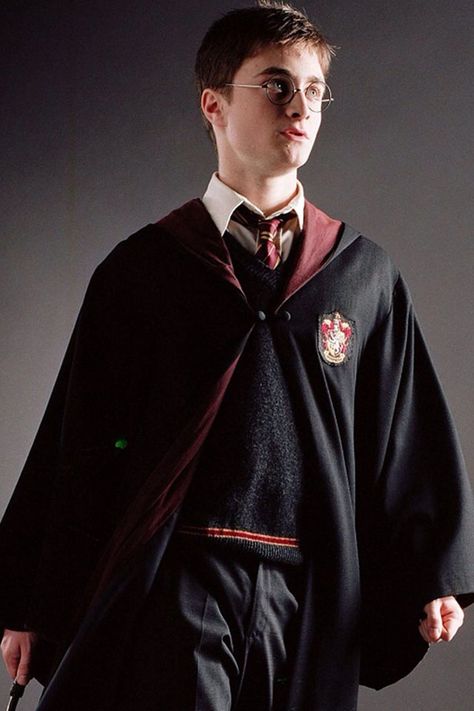 The Boy Who Lived Gryffindor Uniform Boys, Harry Potter Sixth Year, Harry Potter 6th Year, Harry Potter Cape, Harry Potter Uniform, Harry Potter Test, Harry Potter 6, Sci Fi Costume, Hogwarts Uniform