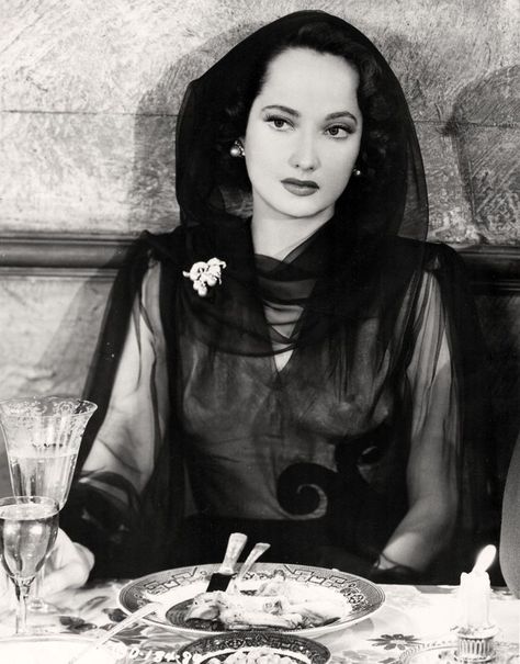 Merle Oberon - Attack By Night (1943) Julie Adams, Golden Hollywood, Merle Oberon, Vintage Actresses, Loretta Young, Myrna Loy, Cecil Beaton, Jean Harlow, Wuthering Heights