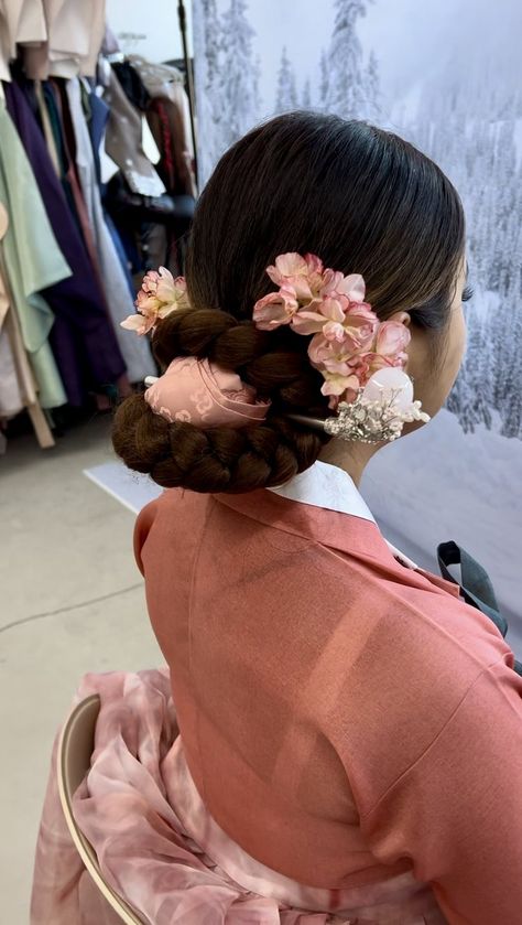 Hanbok paid hairstyle by MOA Hanbok. #hanbok #hanbokhairstyles #seoul Hanbok Hairstyle, Hanbok Rental, Hanbok Wedding, The Sweet Escape, Hanok Village, Gyeongbokgung Palace, Work Folders, Bukchon Hanok Village, Hanbok Traditional