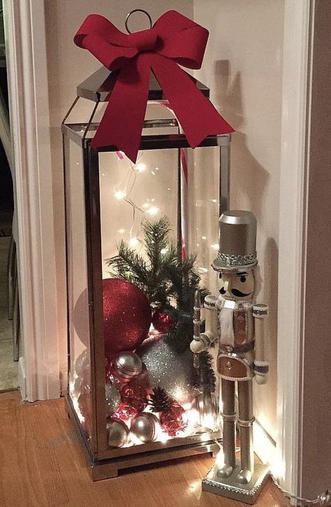 Lantern Christmas, Christmas Candle Decorations, Christmas Centerpieces Diy, Hallway Ideas Entrance, Easy Christmas Decorations, Christmas Tree Inspiration, Christmas Themes Decorations, Christmas Decorations Diy Outdoor, Diy Christmas Decorations Easy