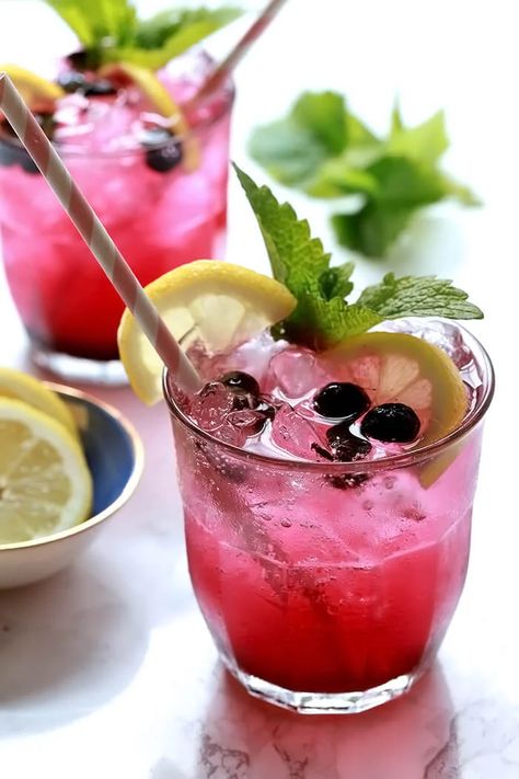 This Sparkling Blueberry Lemonade Cocktail with Vodka is so easy to make, tastes delicious and is beautiful to boot; perfect for summer! Need a Mocktail? Just leave out the vodka! Blueberry Lemonade Vodka, Pineapple Lemonade Recipe, Lemonade Cocktail Recipe, Blue Recipes, Blueberry Basil, Blueberry Cocktail, Blueberry Vodka, Pineapple Lemonade, Lemonade Cocktail