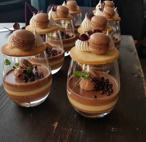 Baileys Cheesecake, Delish Desserts, Chocolate Pastry, Amazing Desserts, Gourmet Desserts, Small Desserts, Fancy Desserts, Mini Cheesecakes, Food Dessert