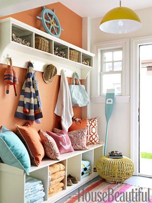 surfer chic bright colors  http://www.housebeautiful.com/decorating/house-pictures/vintage-colorful-beach-house-0911#slide-1 Koti Diy, Chic Beach House, Garden Modern, Modern Pergola, Real Estat, Plants Garden, Decor Pillows, Home Decor Color, Glass Garden