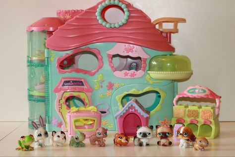 littlest pet shop house Lps Houses, Lps Toys, Lps Pets, Little Pet Shop Toys, Lps Littlest Pet Shop, Nostalgic Toys, Toy House, Childhood Toys, Littlest Pet Shop