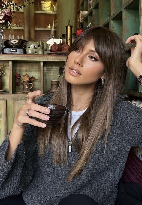 Curtain bangs Rambut Brunette, Brunette Hair With Highlights, Styles Ideas, Loft Room, Long Hair With Bangs, Hair Color And Cut, Hair Inspiration Color, Curtain Bangs, Hair Envy