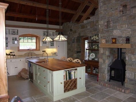 irish stone kitchens | Old Irish Kitchen | pictures/ photography | Pinterest Irish Kitchen Design, Irish Cottage Decor, Cottage Homes Interior, Irish Cottage Interiors, Wooden Kitchen Furniture, Irish Kitchen, Irish Houses, Irish Cottage, Country Cottage Decor