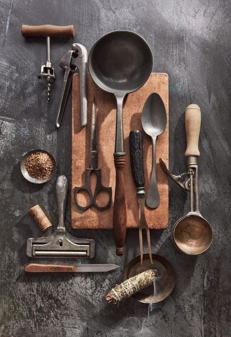 Utensils Photography, Antique Kitchen Gadgets, Steampunk Kitchen, Antique Kitchen Utensils, Themed Kitchen, Vintage Cutlery, Antique Kitchen, Flat Lay Photography, Flea Market Finds