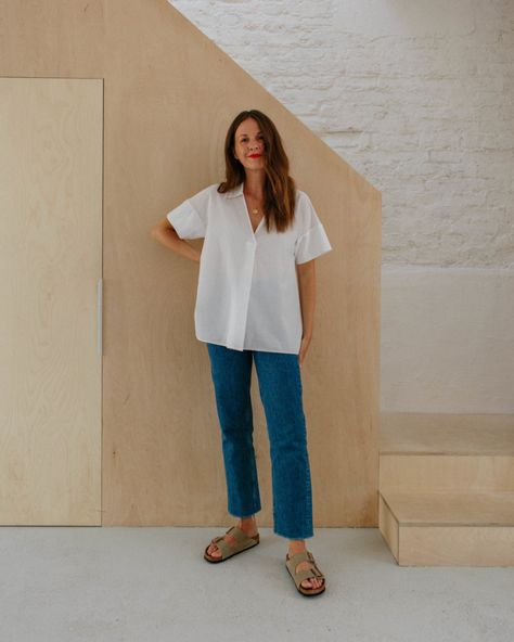 A Week Of Outfits, Week Of Outfits, Minimalist Moda, Looks Jeans, Cup Of Jo, Classic White Shirt, Have A Lovely Weekend, Looks Street Style, Red Lip