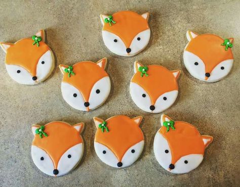 What does the fox say??? #finelyfrosted #cookies #royalicing #fox Fox Macarons, Fox Party Ideas, Fox Cupcakes, Fox Birthday Party, Fox Cake, Fox Party, What Does The Fox Say, Fox Birthday, Fox Crafts