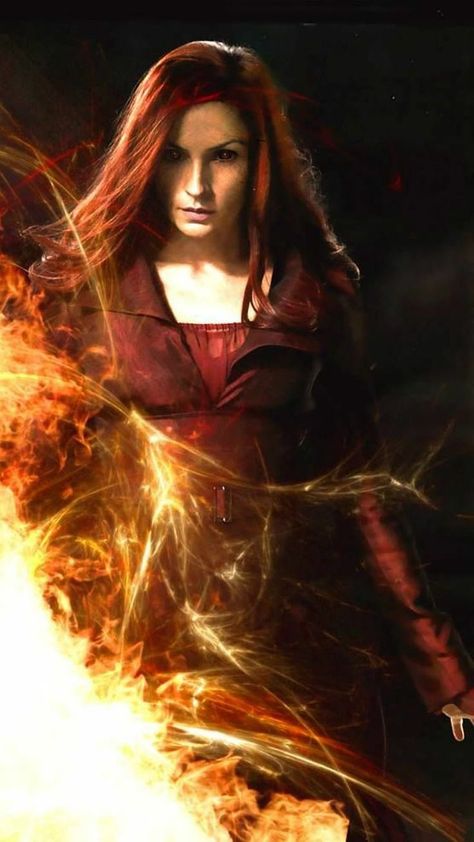 Famke Janssen as Jean Grey/Phoenix in X-Men. Jean Grey Wallpaper, Famke Janssen Jean Grey, Dark Phoenix Jean Grey, Phoenix Xmen, Wanda Aesthetic, Phoenix Jean Grey, Marvel Live, Female Heroines, Bryan Singer