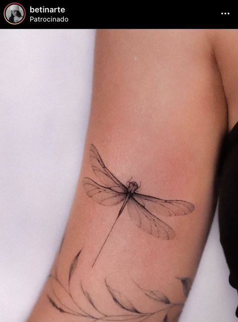 Dragon Fly Tattoo, Small Dragonfly Tattoo, Fly Tattoo, Dragonfly Tattoos, Tato Minimal, Flying Tattoo, Dragonfly Tattoo Design, Insect Tattoo, Geniale Tattoos