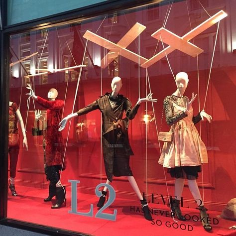 Fashion Installation, Fashion Window Display, Window Display Retail, Fashion Showroom, Decoration Vitrine, Visual Merchandising Displays, Store Window Displays, Sale Windows, Window Display Design