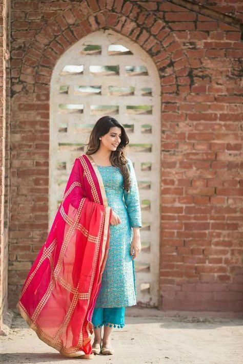 Blue Suit With Pink Net Dupatta Contrast Salwar Kameez Suits, Pink Dupatta Color Combinations, Dia Mirza, Indian Designer Suits, Punjabi Outfits, Miroslava Duma, Salwar Designs, Salwar Kamiz, Kurti Designs Party Wear