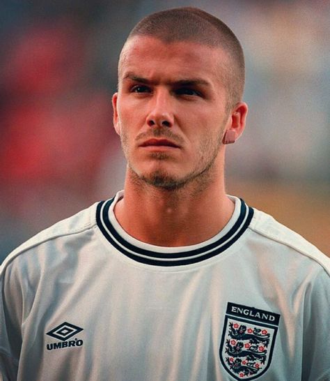 David Beckham Bald, Bloke Core, Celebrity Men, Sport Clothing, Style Sport, Dont Touch, Sports Stars, David Beckham, Cortes De Cabello