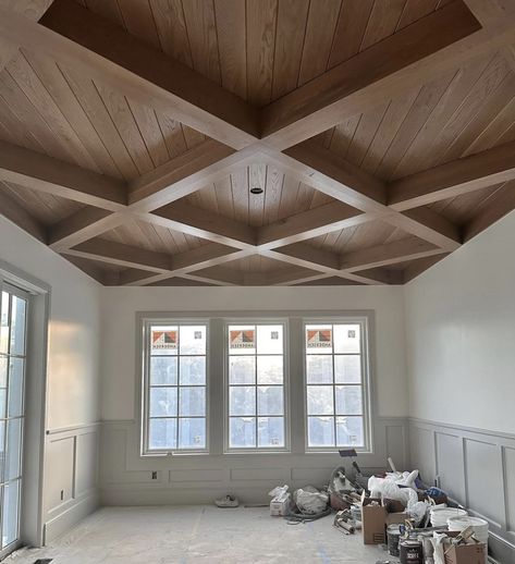 Small Beams Ceiling, Rustic Tray Ceiling Ideas, Paneled Vaulted Ceiling, Dining Room Wood Ceiling, Ceiling Detail Ideas, Living Ceiling Design, Ceiling Paneling Ideas, Sunroom Ceiling Ideas, Coffered Ceiling Ideas Living Room