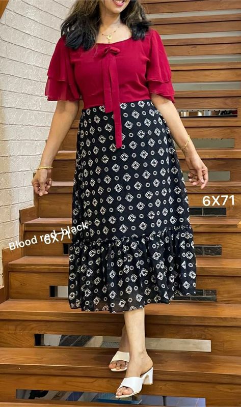 Long Tunics For Women Indian, Feeding Kurtis Design, Pearl Sleeves, Indian Dresses For Women, Simple Frock Design, Long Frock Designs, Long Gown Design, Simple Frocks, Lace Dress Design