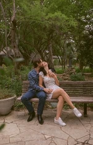 Austin Proposal, Engagement Photos Park, Austin Photoshoot, Picnic Engagement Photos, Proposal Photoshoot, Christmas Poses, Engagement Photos Outfits, Engagement Photos Ideas, Engagement Photoshoot Ideas