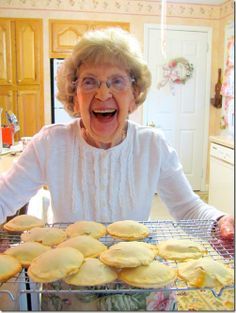 Raisin Filled Cookie Recipe, Raisin Filled Cookies, Cookie Craft, Making Cookies, Cookie Brownie Bars, Filled Cookies, Raisin Cookies, Xmas Cookies, Cookies Recipes Christmas