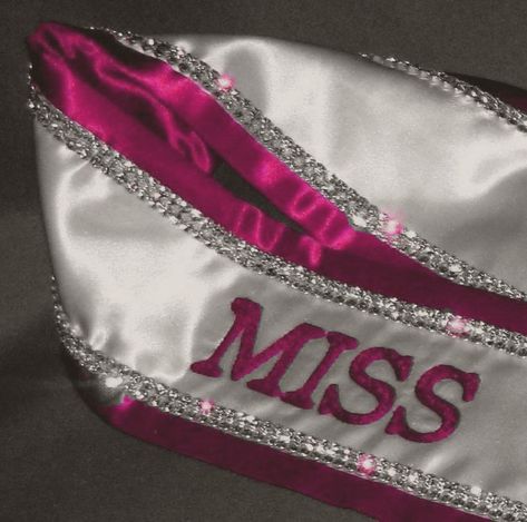 Beauty Pageant Aesthetic, Pageant Aesthetic, Pageant Sashes, Morgan Elizabeth, Pageant Life, Miss Congeniality, Pageant Girls, Miss France, Queen Aesthetic