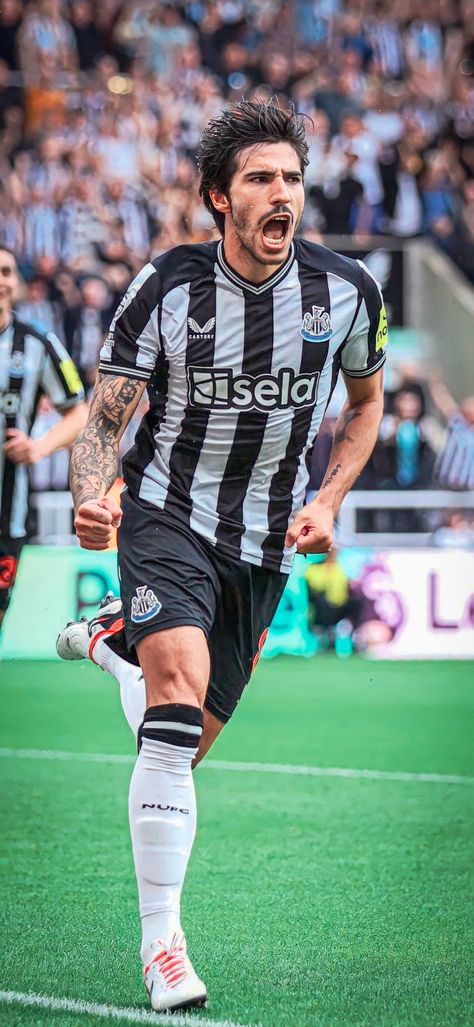 Newcastle United Wallpapers, Sandro Tonali, Newcastle Football, Ronaldo Video, Newcastle United Football, Cristiano Ronaldo Video, United Wallpaper, Football Players Photos, John Snow