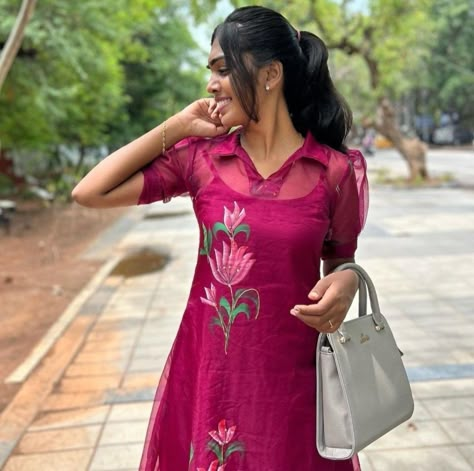 Organza Dress Models, Cotton Kurta Designs Latest, Half Sleeves Kurti Designs, Plain Frock Designs, Chudidhar Neck Designs Latest, Stiching Ideas Frock, Latest Kurta Designs Women Classy, Georgette Kurtis Designer Latest, Kurthi Models Latest Cotton