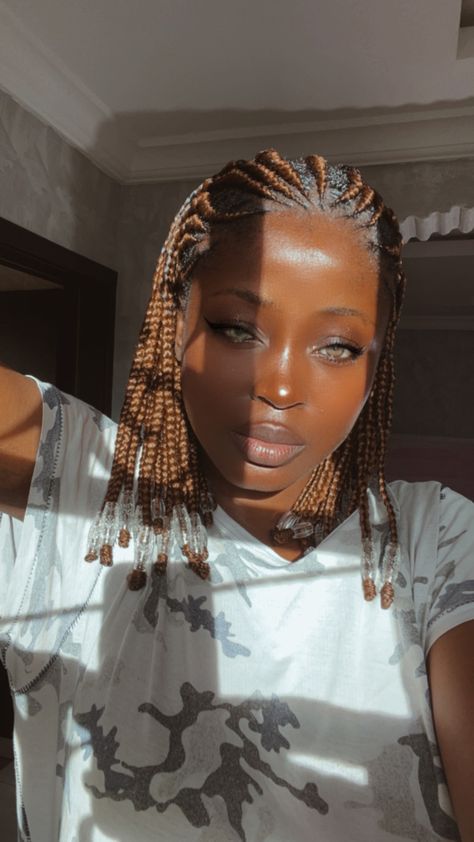 Coloured Box Braids Dark Skin, Braid Colours For Dark Skin, Short Braid, Braids Color, Colored Box Braids, Ghana Weaving, Short Box Braids, Colored Braids, Colors For Dark Skin