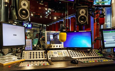 Radio Studio - BBC New Broadcasting House London Podcast Setup, Radio Studio, Love Radio, Podcast Studio, Condo Remodel, Internet Radio Station, Retro Radio, Banda Aceh, Digital Radio