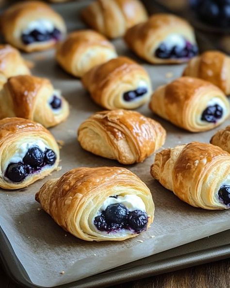 Blueberry Cream Cheese Croissant, Cream Cheese Croissant, Blueberry Cheesecake Rolls, Cheesecake Rolls, Cheese Croissant, Blueberry Cream Cheese, Crescent Roll Dough, Crescent Roll, Blueberry Cheesecake