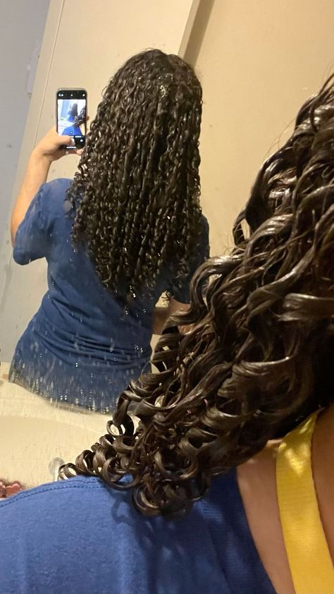 Wet Curls, Curly Hair Goals, Ringlets Hair, Deep Wavy Hair, Mrs Bella, Long Curly Haircuts, Curly Hair Beauty, Curly Hair Photos, Curly Hair Types