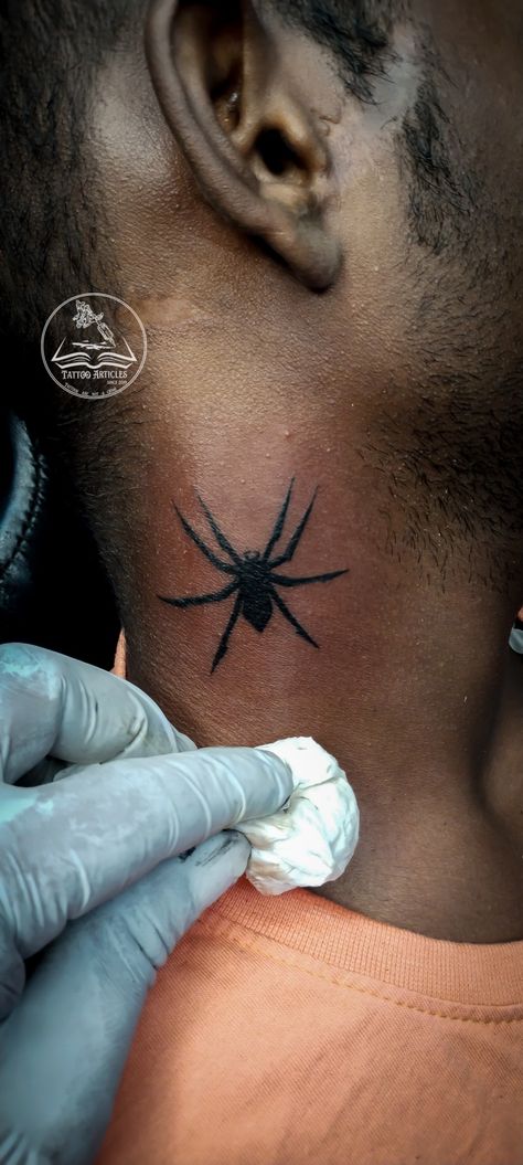 Spider Man Neck Tattoo, Spider Neck Tattoo Men, Spider Tattoo Neck, Spider Tattoo Men, Spider Neck Tattoo, Mouth Tattoo, Tattoo Ideas Males, Red Ant, Remembrance Tattoos