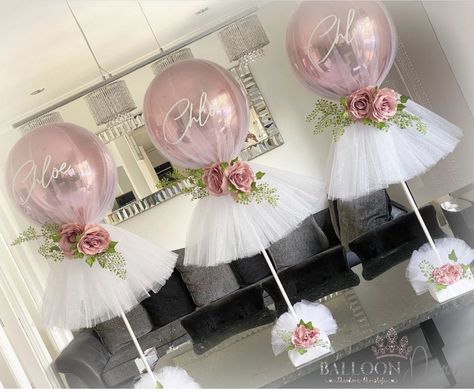 Balloon Centrepiece, Tulle Balloons, Tutu Centerpieces, Princess Balloons, Candy Bouquet Diy, Bridal Shower Balloons, Balloon Garland Diy, Sweet 16 Decorations, Ballerina Birthday Parties