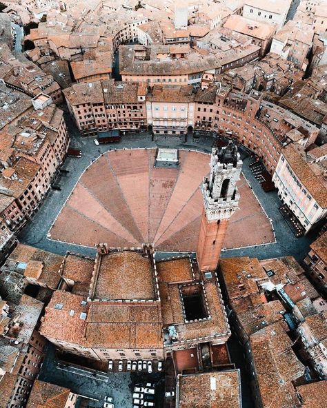 Tuscany Travel, Siena Italy, Italian Village, Architecture Concept Drawings, Holiday Places, Italy Aesthetic, City Landscape, Beautiful Places In The World, Travel Beauty