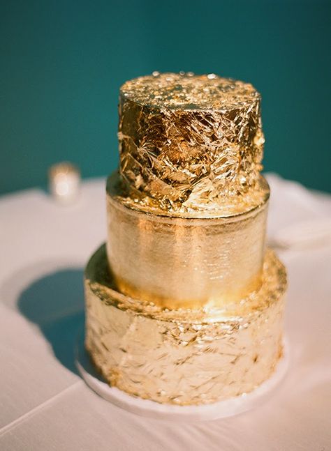 Gold Foil Wedding Cake, Gold Wedding Cakes, Metallic Wedding Cakes, Metallic Cake, Metallic Wedding, Gold Wedding Inspiration, Naked Cakes, Gateaux Cake, Gold Foil Wedding