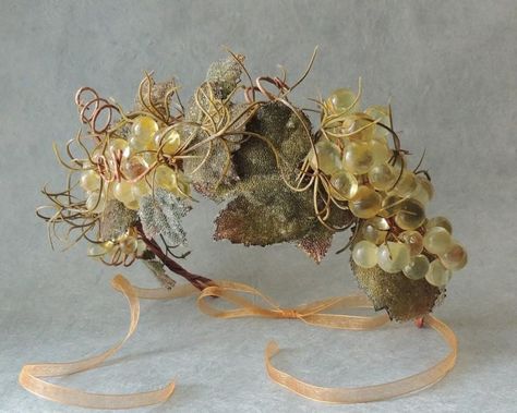 grape leaf crown - Google Search Dionysus Aesthetic Outfit, Dionysus Jewelry, Bacchanalia Party, Hellenic Wedding, Greek God Party, Dionysus Costume, Hades And Persephone Costume, Greek Mythology Party, Dionysus Aesthetic