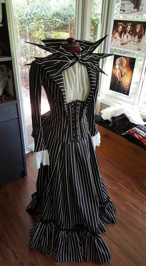 female Jack Moda Steampunk, Halloween Cosplay, Cool Costumes, Jack Skellington, Costume Halloween, Pastel Goth, Tim Burton, Nightmare Before, Costume Design