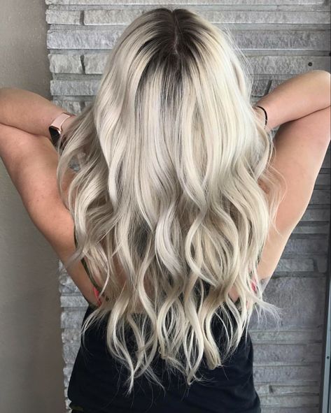 Smudge Root, Root Smudge, Blonde Hair With Roots, Tan Skin Blonde Hair, Celebrity Hair Colors, Hair Shadow, Platinum Hair, Blonde Hair Looks, Platinum Blonde Hair