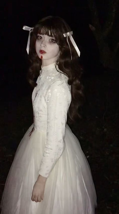 Doll Creepy Aesthetic, Morture Aesthetic, Vampire Doll Aesthetic, Morute Photoshoot, Doll Costume Aesthetic, Dark Doll Aesthetic, Creepy Girl Aesthetic, Doll Aesthetic Creepy, Doll Core Aesthetic