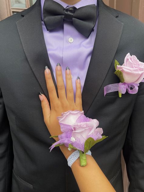 Prom Couples Pink, Corsage Aesthetic, Flowers For Hoco, Pink Corsage And Boutonniere, Suit Homecoming, Pink Prom Couple, Prom Corsage Pink, Hoco Corsage, Pink Corsage