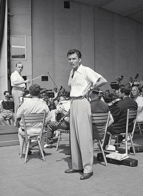 Vintage Mens Fashion, All That Jazz, Music Photo, Frank Sinatra, Old Hollywood, Orchestra, Blue Eyes, Vintage Men, The Past