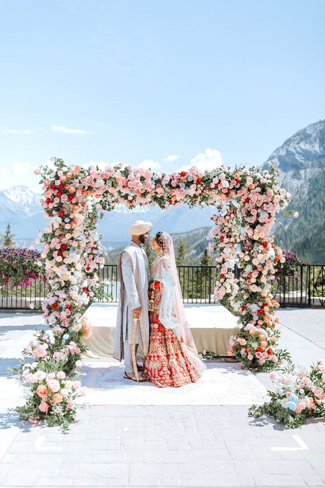 Indian Wedding In Mountains, Indian Weddings Ceremony, Mountain Wedding Indian, Indian Wedding Mountains, Indian Mountain Wedding, Outdoor Indian Wedding Mandap, Shimla Wedding, Wedding In Mountains, Manifesting Wallpaper