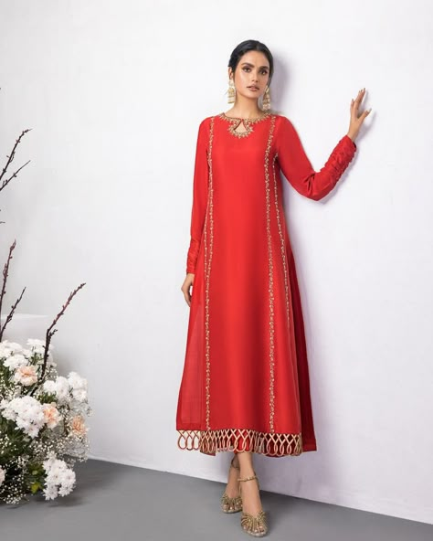 Raw Silk Suit Designs Indian, Shadi Season, Raw Silk Pants, Design Mehndi, Luxury Pret, Latest Dress Design, Pakistani Dresses Casual, Beautiful Pakistani Dresses, Traditional Indian Outfits