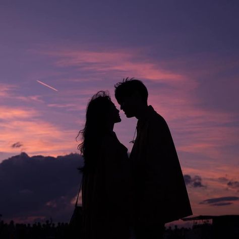 Couple Tumblr, Couple Silhouette, Pose Fotografi, Ulzzang Couple, Korean Couple, Wow Art, Wallpapers Iphone, Trik Fotografi, Jolie Photo