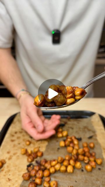 Giuseppe Federici on Instagram: "roasted chickpeas | healthy & high protein snack, great on salads, soups, or on their own! 

Ingredients:
400g chickpeas, drained
2 tbsp extra virgin olive oil
generous pinch salt & pepper
2 tbsp light soy sauce
2 tbsp maple syrup or agave
1 tsp smoked paprika
pinch chilli flakes

roast at 180°c for 25-35 minutes, shaking halfway. 

@boldbeanco chickpeas are the best IMO but any will work!" Healthy High Protein Snacks, High Protein Snack, Protein Snack, Roasted Chickpeas, Chilli Flakes, High Protein Snacks, Protein Snacks, Virgin Olive Oil, Smoked Paprika