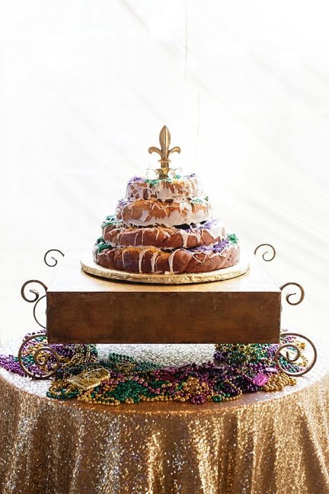 King Cake Grooms Cake, King Cake Wedding Cake, Mardi Gras Engagement Party, Mardi Gras Wedding Theme, New Orleans Party, Wedding Settings, King Cakes, Mardi Gras Wedding, Nola Wedding