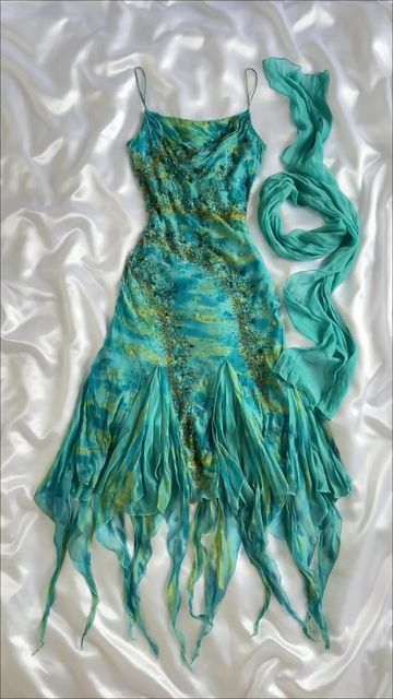 xoxofitz on Instagram: "Mermaid Fantasy 🧚🏻✨ #vintage #fyp #dress #mermaid #silk" 2000s Dresses, Silk Dress Vintage, Mermaid Outfit, Fairy Clothes, Prom Dress Inspiration, Fairytale Dress, Grad Dresses, Fairy Dress, Mermaid Fashion