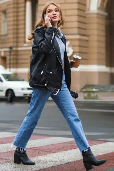 30+ Trendsetting Ankle Pants and Cowboy Boots Outfit Ideas - From The Guest Room Black Western Ankle Boots Outfit, Western Boots Women Outfits, Black Western Booties Outfit, Pants And Cowboy Boots Outfit, Cowboy Boots With Tights, Black Ankle Boots Outfit Casual, Jeans Cowboy Boots Outfit, Black Short Boots Outfit, Short Boots Outfit Winter