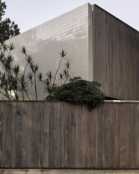 A two-inch thick solid wood fence encloses Casa Mendoza house, with a similar wood lattice cladding the first floor on most sides. However, the facade facing the busy Superi Street is clad in Portuguese tiles to offer a more durable defense against the constant traffic. Project by @labase__arch Photography @estudiopalma Facade Wood, Arch Photography, Wood Lattice, Wood Facade, Portuguese Tiles, Wood Fence, Mendoza, Lattice, Defense