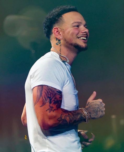 Kane Brown Wallpaper, Kane Brown Songs, Kane Brown Music, Black Bratz Doll, Kane Brown, Bff Necklaces, Cute N Country, Country Music Singers