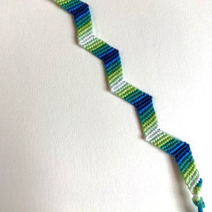 Zig Zag Bracelet Pattern, Bracelet Patterns Zig Zag, Zigzag Bracelet Pattern, Zig Zag Friendship Bracelet Pattern, Zig Zag Friendship Bracelet, Braceletbook Patterns, Embroidery Thread Bracelets, Embroidery Floss Crafts, Embroidery Floss Bracelets